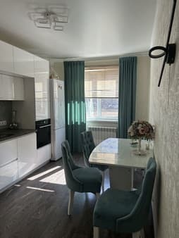 Продажа двухкомнатной квартиры, 67 м², этаж 1 из 10. Фото 1